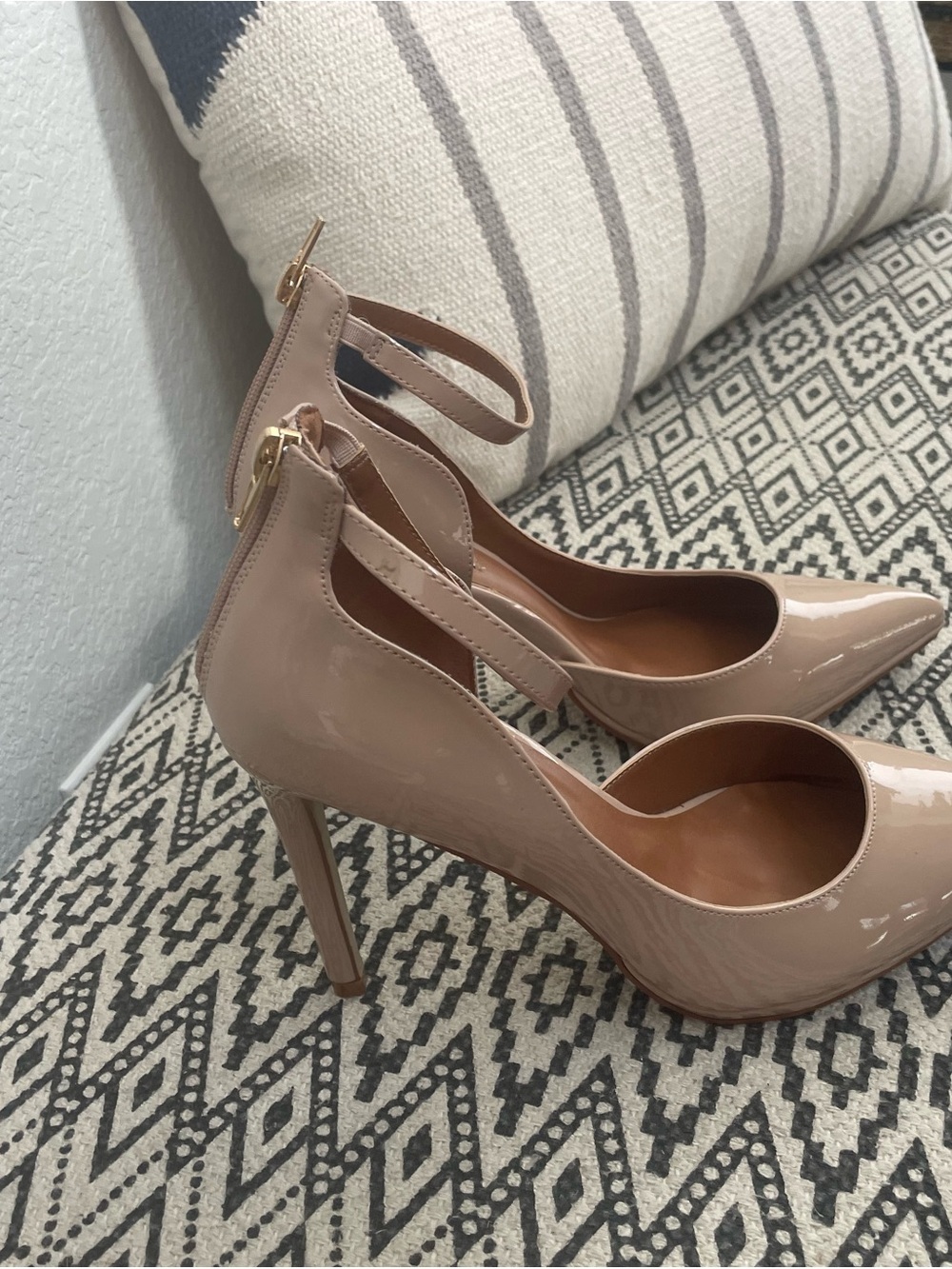 Steve Madden Hartly Pumps, Size 9 NEW no box